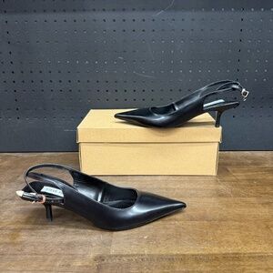 New/ W Box! Women's Steve Madden Black Gold Rizzie Kitten Heels Size 6